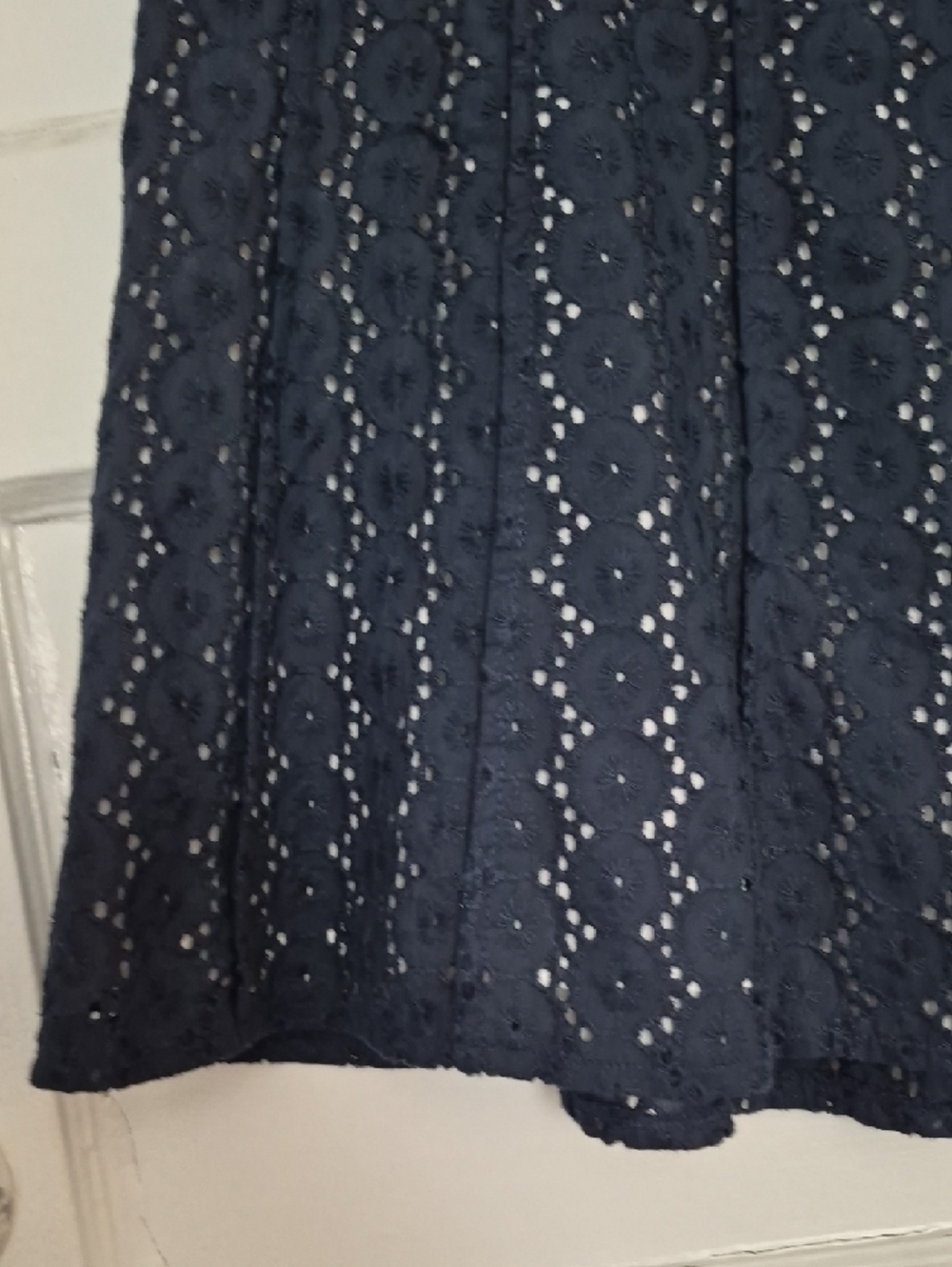 100%  Cotton Shell And Lining Navy Blue Eyelet Knee Length Midi Skirt Size 2 - Picture 4 of 12